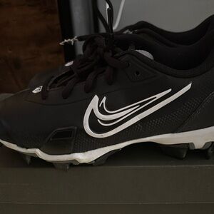 Youth football cleats